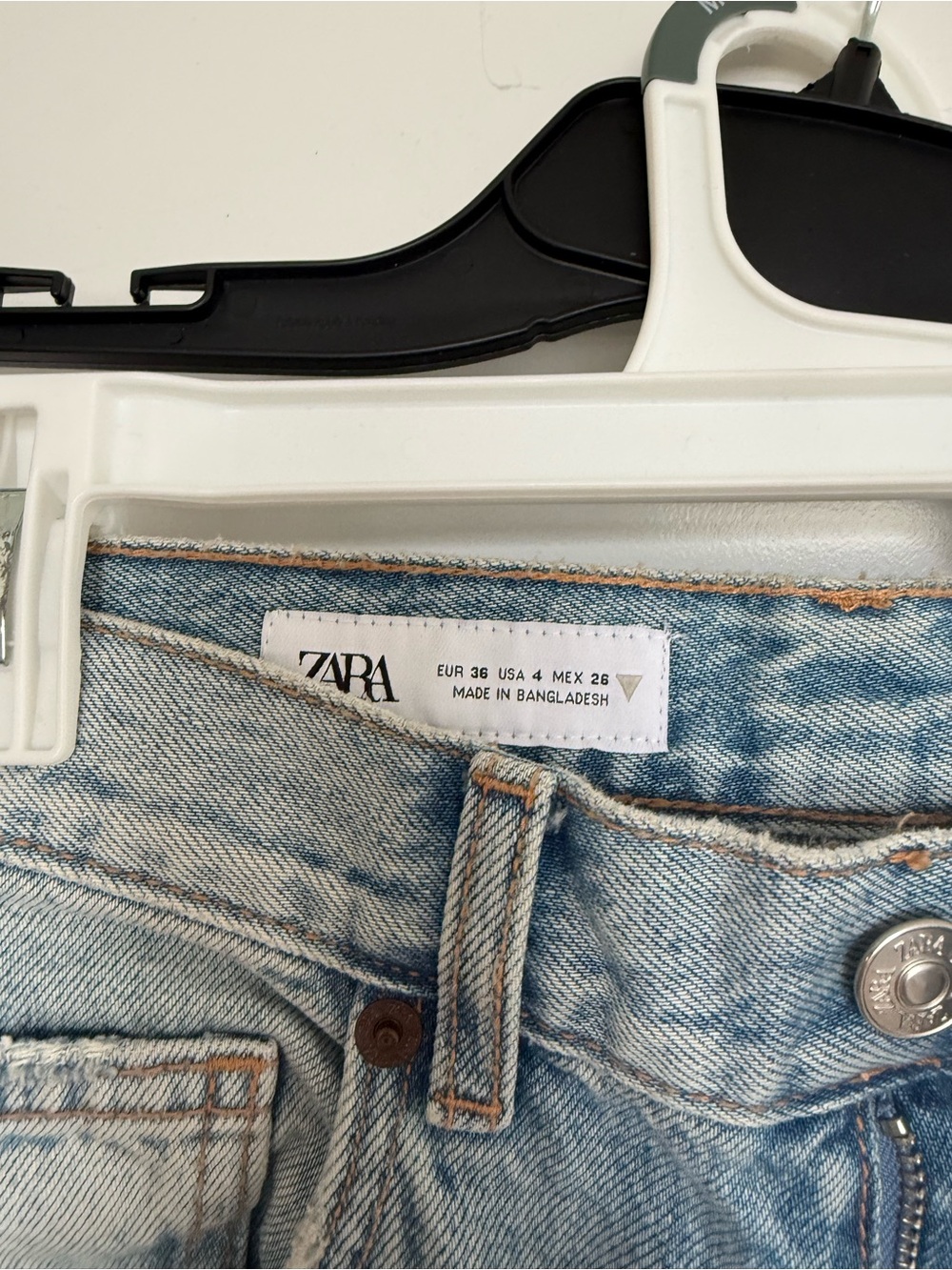 ZARA Light Wash Men’s Jeans - Faded Blue